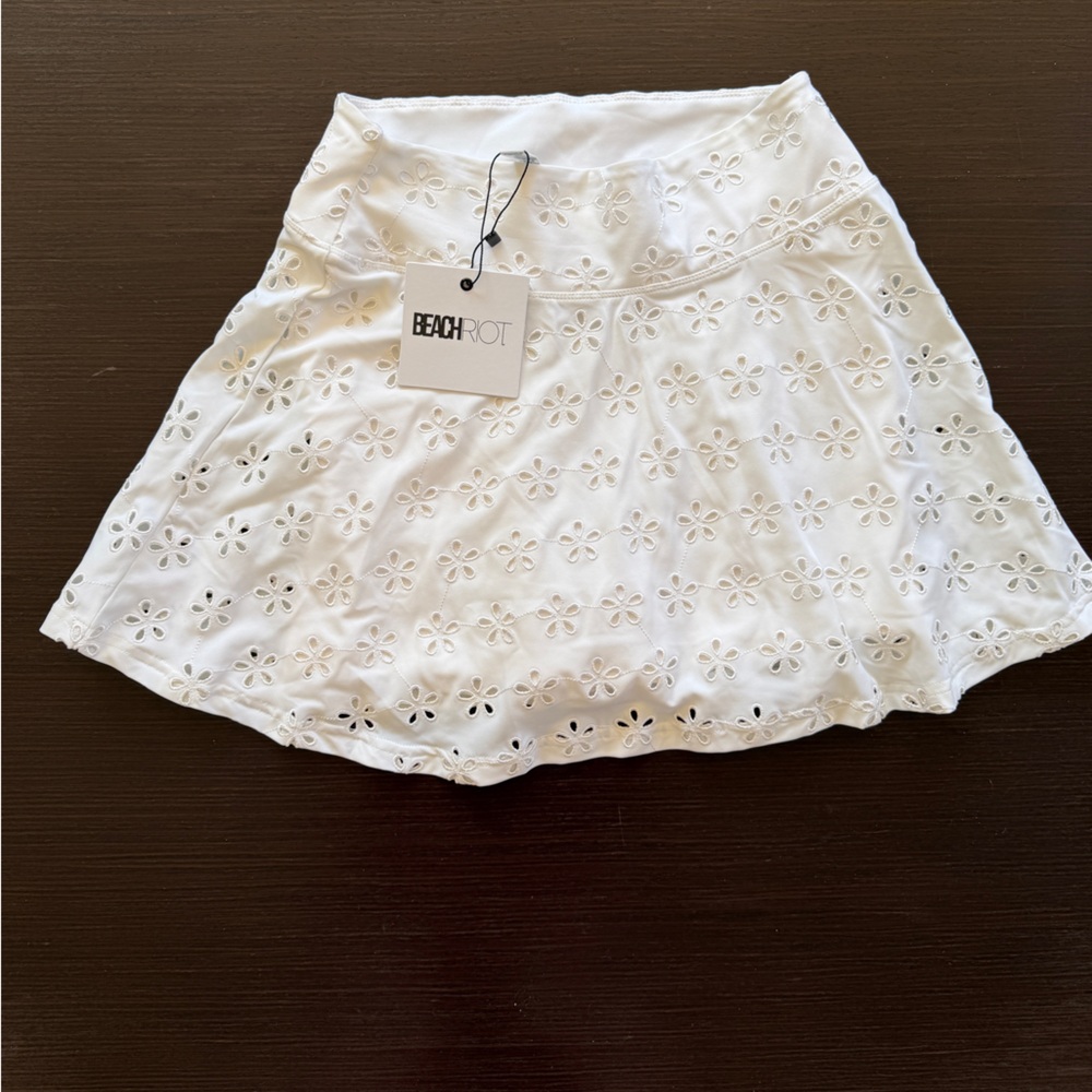 NWT BEACH RIOT Floral Eyelet Skater Skirt Tennis Skirt Swim Skirt White Eyelet